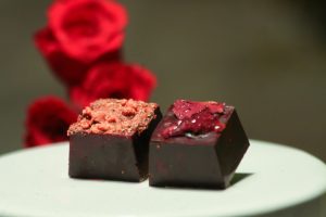 Bombón de chocolate y rosas