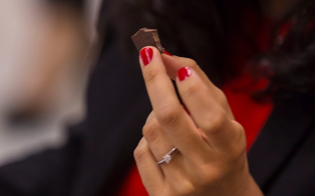 6 pasos para degustar chocolates y parecer un experto