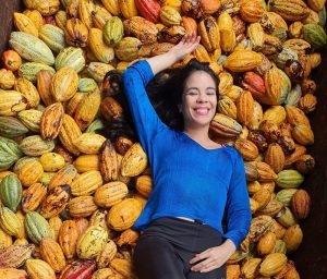 viaja a plantación de cacao con guía experta